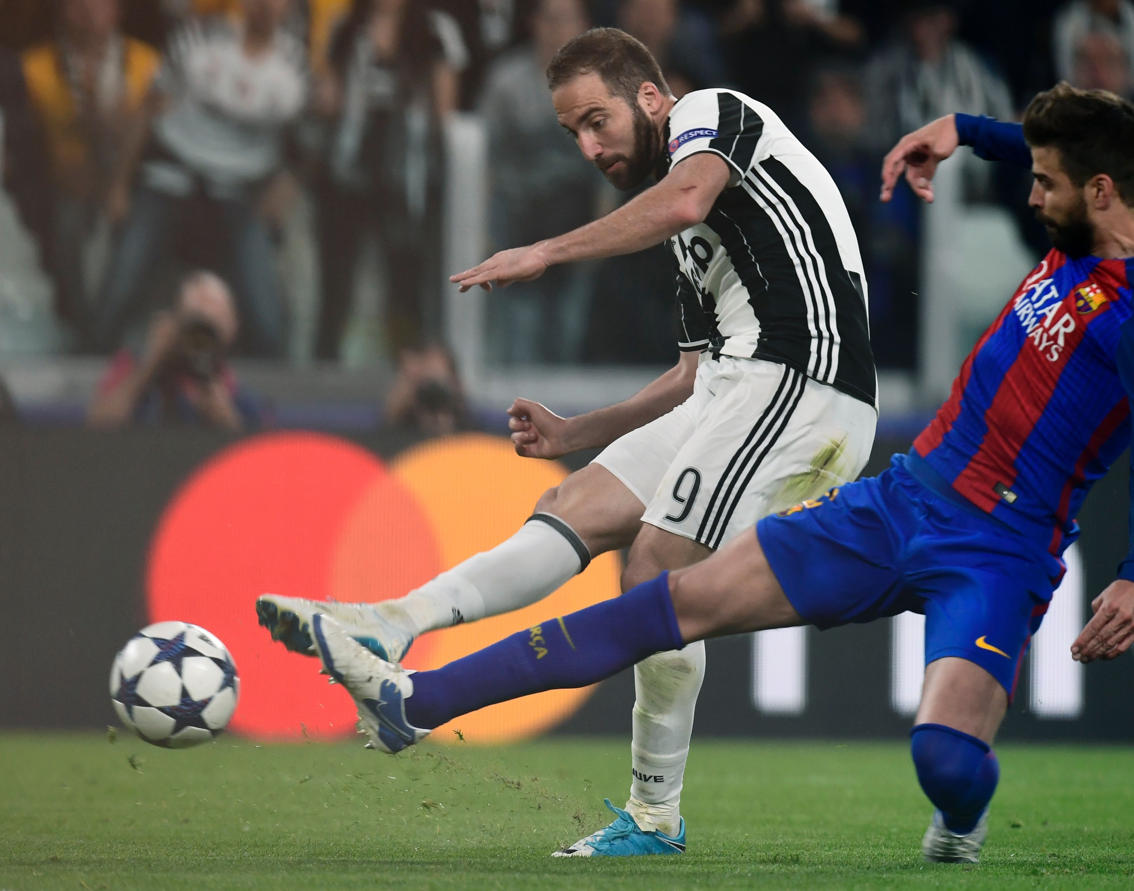 Tran Juventus vs Barcelona anh 10