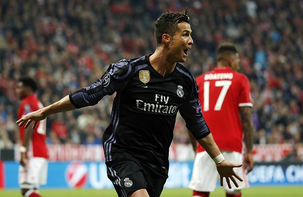 Sut tung luoi Neuer, CR7 cham dut ky luc te nhat su nghiep hinh anh