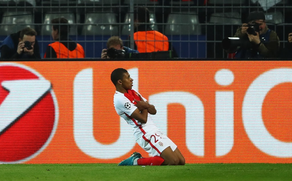 Mbappe pha ky luc Champions League anh 3