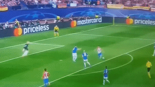 Torres ‘truot vo chuoi’ vo duyen lam CDV bat cuoi hinh anh