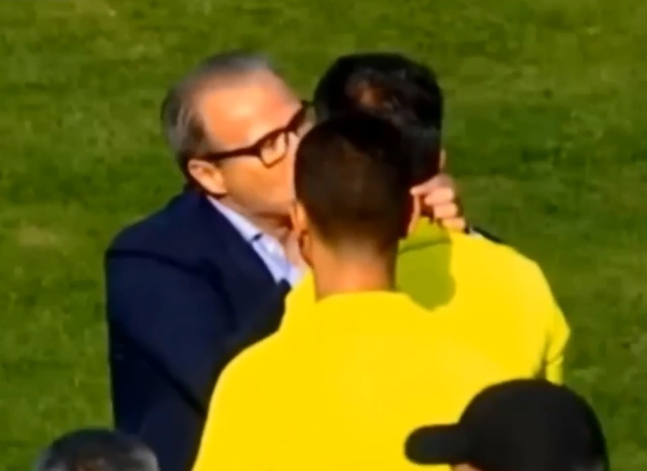 Chu tich bi cam suot doi vi hanh vi nhay cam voi trong tai hinh anh