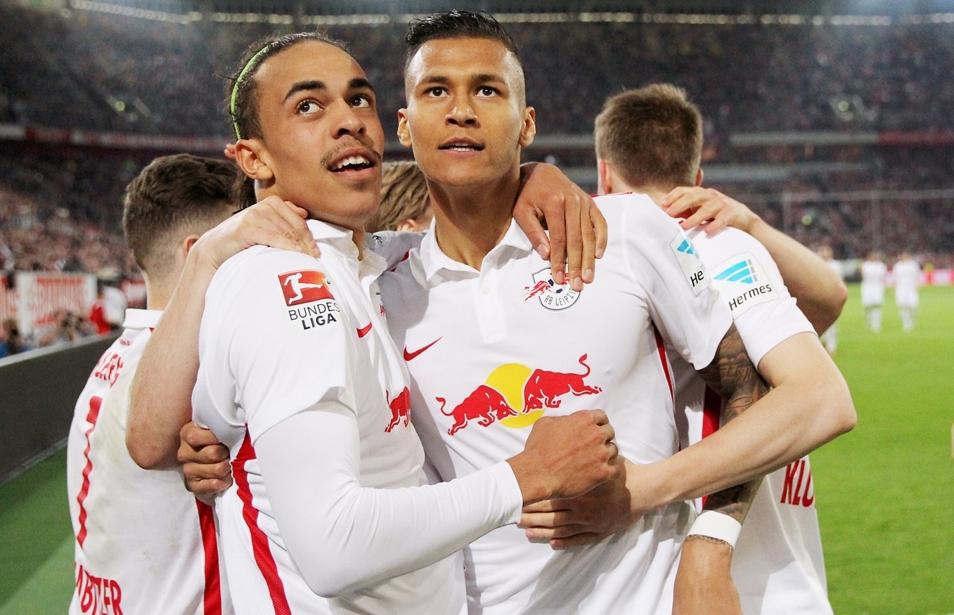 Len hang chua day 1 nam, doi bi ghet nhat nuoc Duc da lam dieu than ky hinh anh