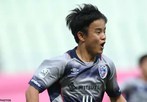 ‘Messi Nhat Ban’ di vao lich su quoc gia bang sieu pham goc hep hinh anh