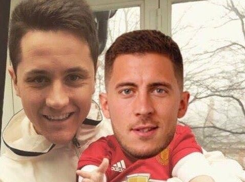 Biem hoa Herrera kem Hazard vao tan nha ve sinh hinh anh