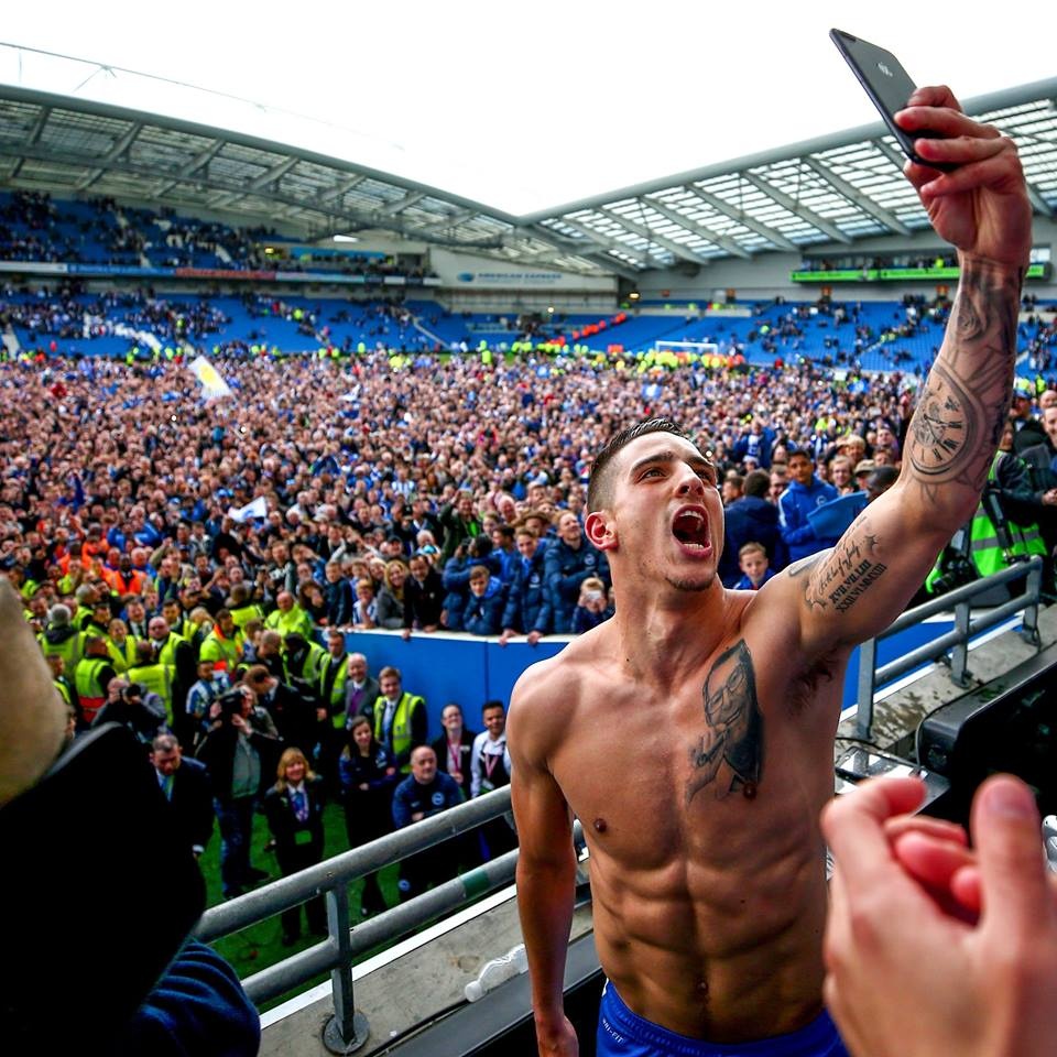 CLB dau tien len choi NH Anh anh 1