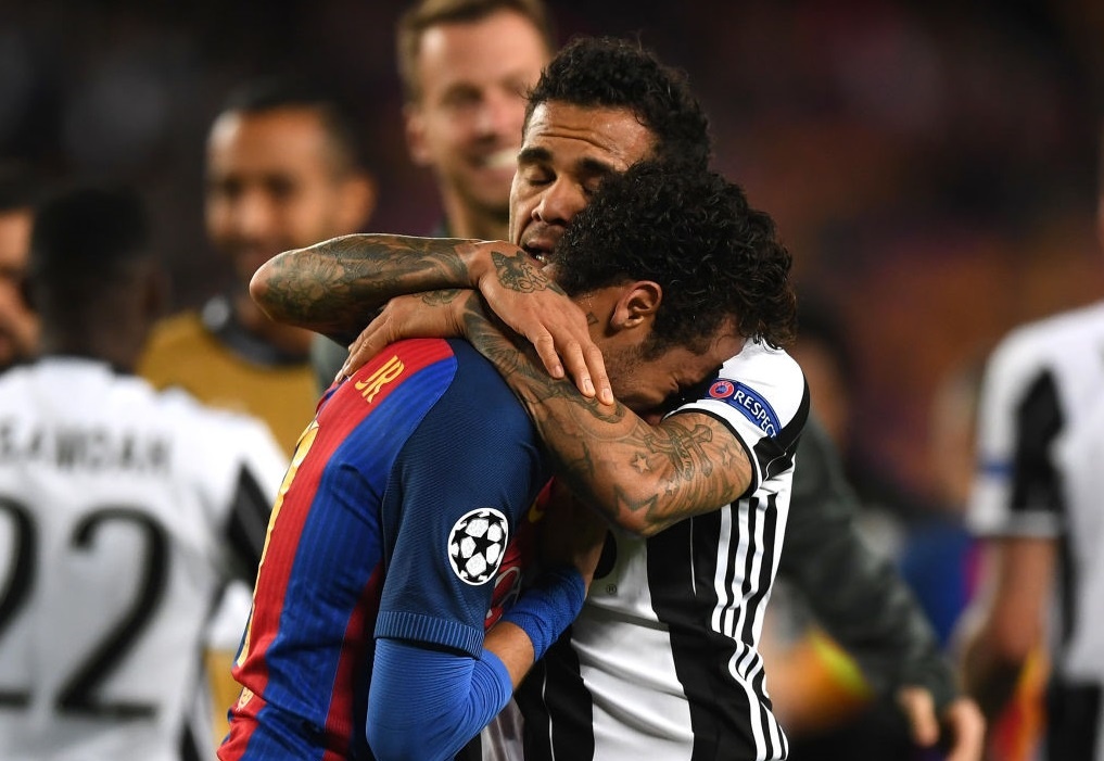 Video Neymar keo ao trum dau khoc nuc no hinh anh