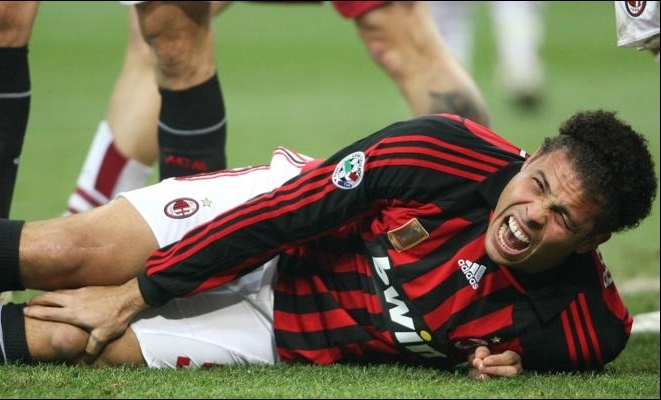 Gap chan thuong nhu Ro beo, Ibra dat dau cham het cho su nghiep? hinh anh