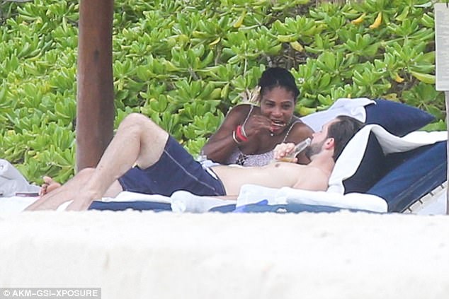 Serena Williams di nghi duong thai cung chong hinh anh