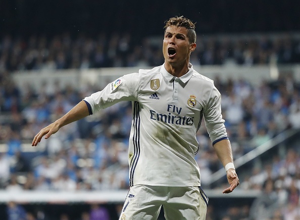 Ronaldo khong hai long khi Zidane khen Messi hinh anh