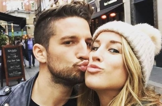 Mertens bi vo doa ly hon neu khong bo Napoli hinh anh