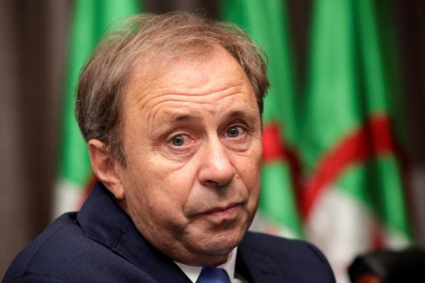 Tuyen Viet Nam tung khien tan HLV Thai Lan bi sa thai hinh anh