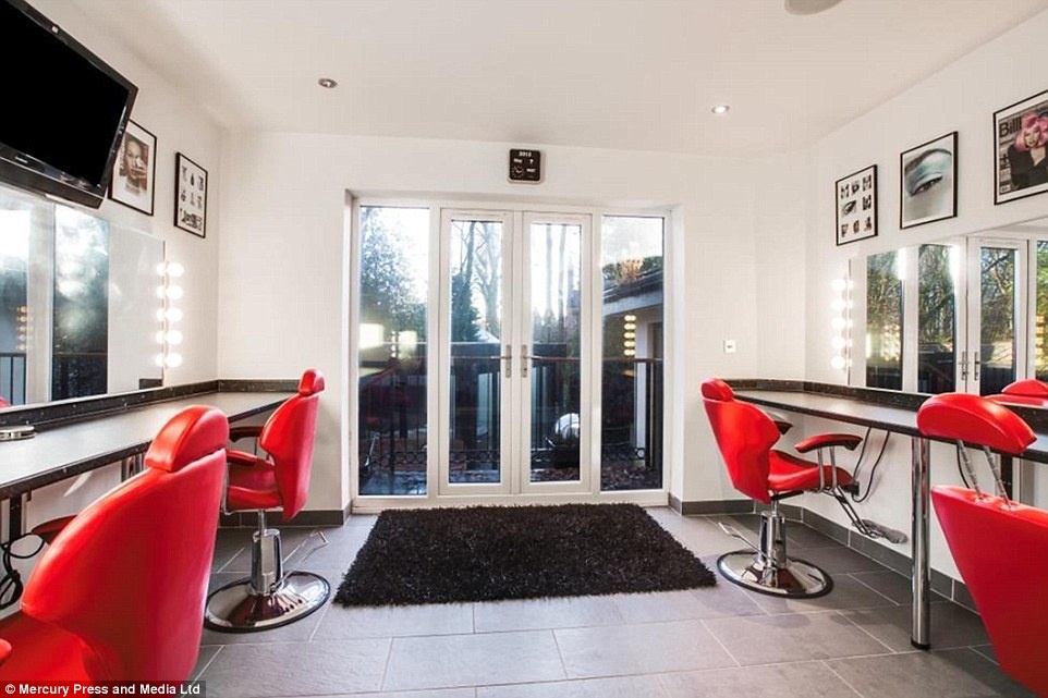 Fellaini rao ban biet thu anh 3