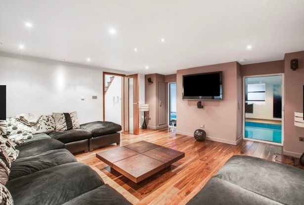 Fellaini rao ban biet thu anh 5