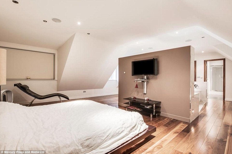 Fellaini rao ban biet thu anh 12