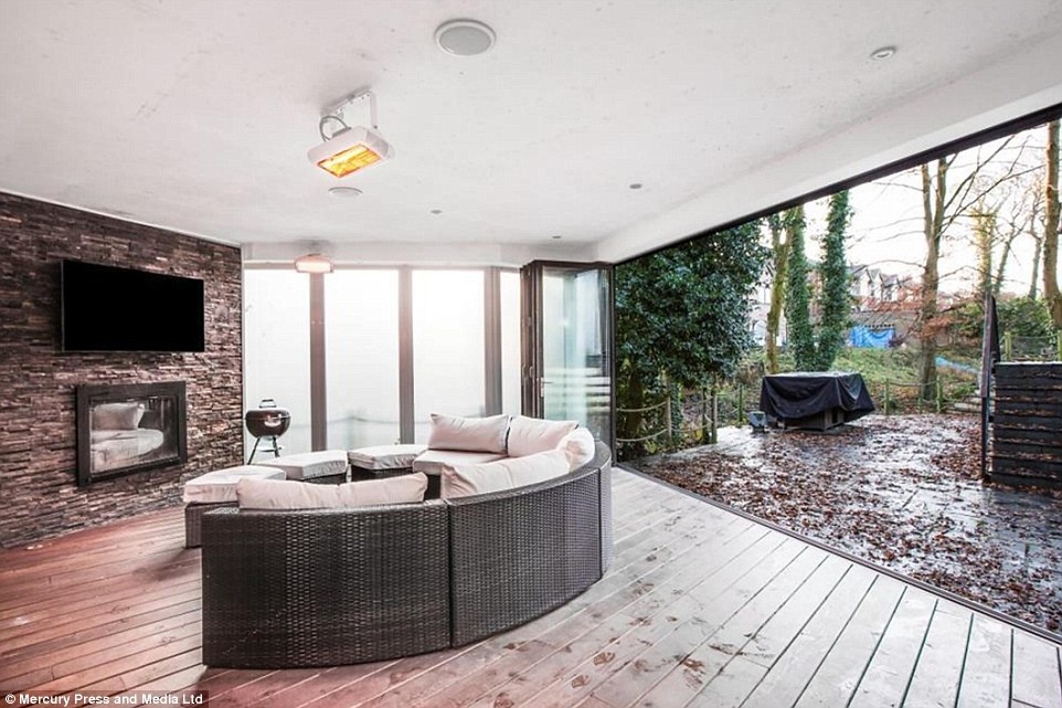 Fellaini rao ban biet thu anh 7