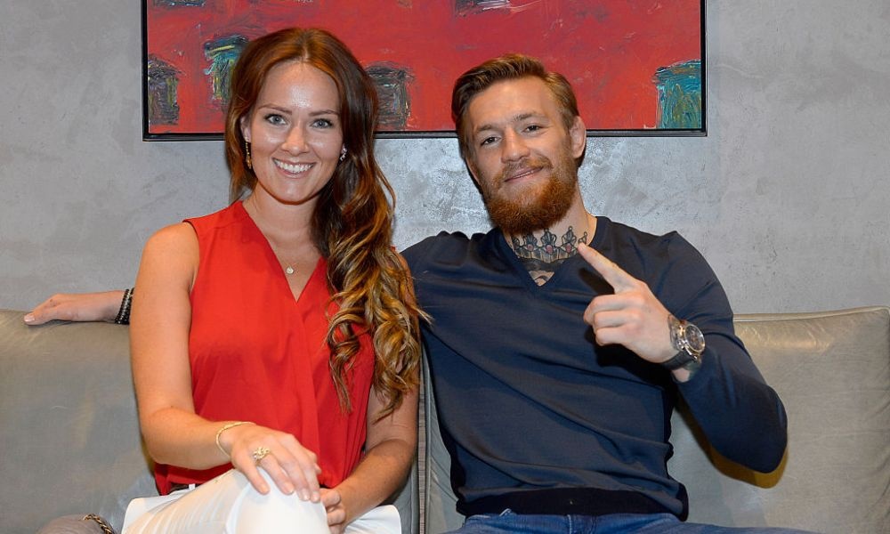 'Ga dien' McGregor sap don tin vui voi ban gai thuo han vi hinh anh