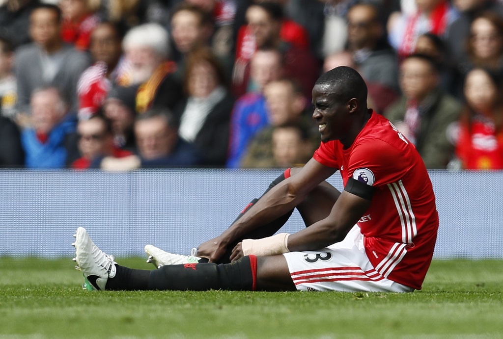 ‘Cau thu MU di tu giuong ngu den toilet cung gay chan’ hinh anh