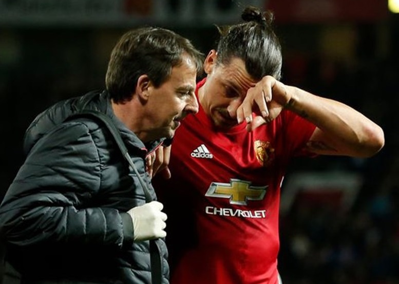 Ibra moi 50 nguoi MU di an bua chia tay? hinh anh