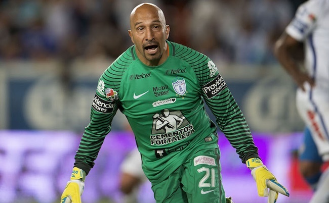 Thu mon 44 tuoi danh dau giai cuu doi nha phut 93 hinh anh