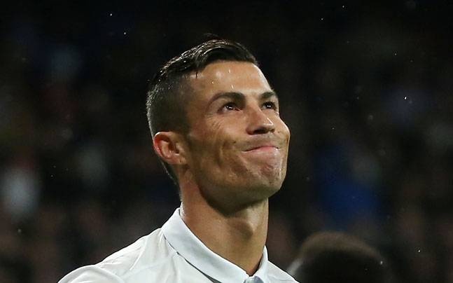 Ronaldo chua the pha mot ky luc ghi ban vi dai hinh anh