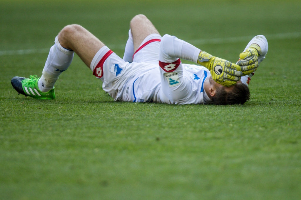 Doi cua HLV bang tuoi Messi guc nga o tran quyet dinh top 3 Duc hinh anh