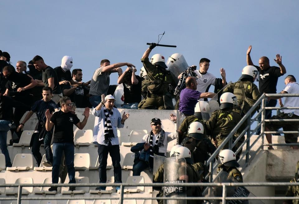 canh sat va CDV dung do o Hy Lap anh 7