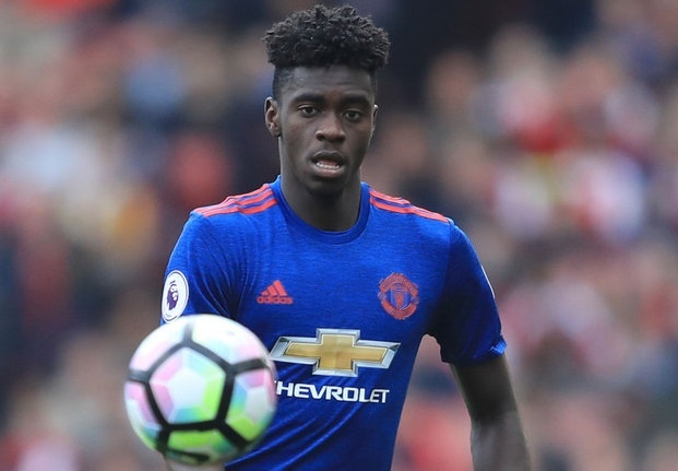 Tuanzebe - 'Ferdinand moi' bat chet dan anh Sanchez hinh anh