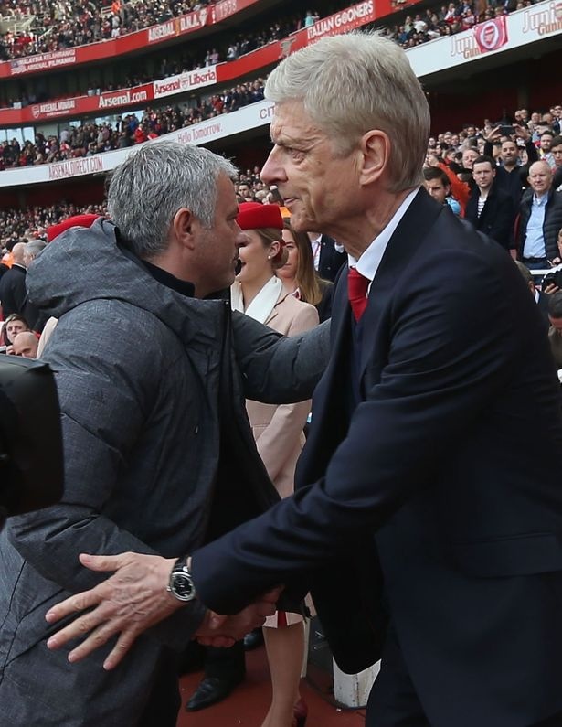 màn bắt tay của Mourinho và Wenger ảnh 1 man bat tay cua Mourinho va Wenger anh 1