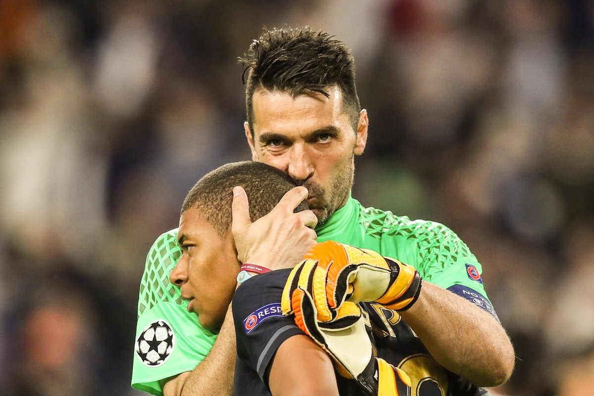 Monaco bi loai, Mbappe van pha not ky luc Champions League hinh anh