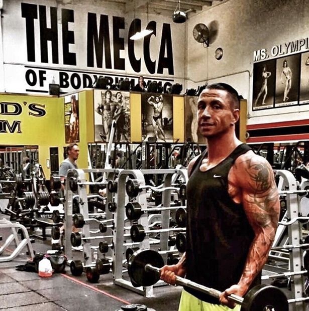 sao bong da lot xac voi co bap do so anh 1