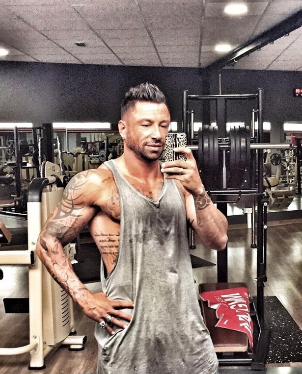 sao bong da lot xac voi co bap do so anh 2