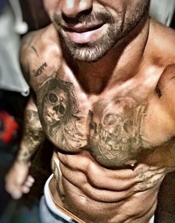 sao bong da lot xac voi co bap do so anh 3