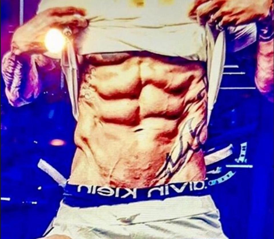 sao bong da lot xac voi co bap do so anh 5