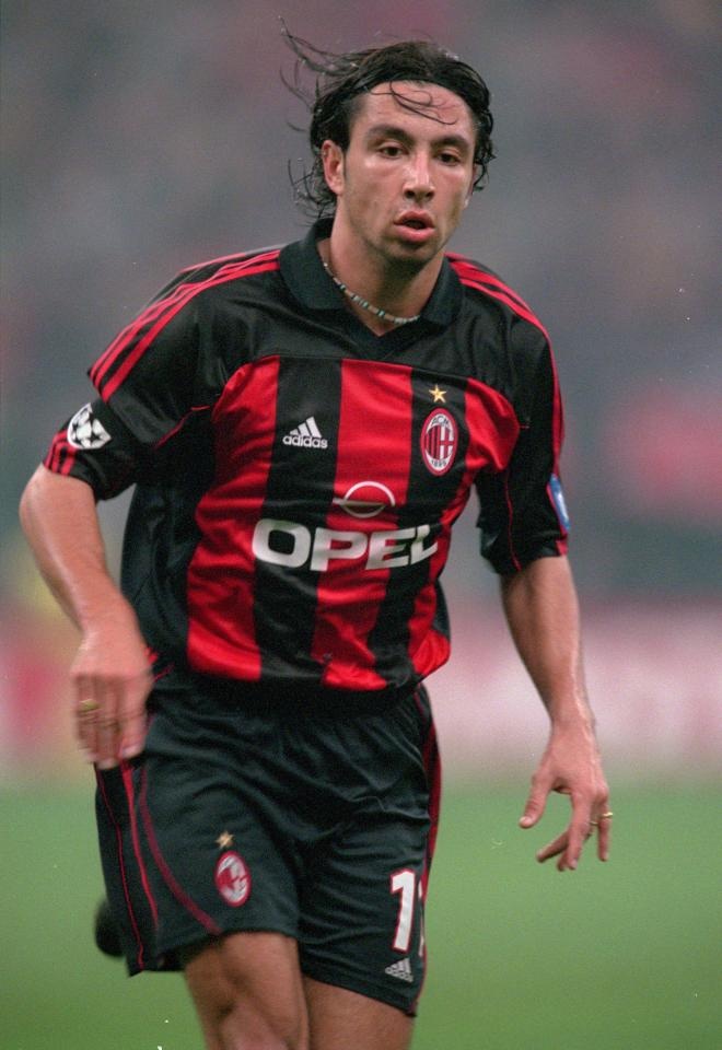 sao bong da lot xac voi co bap do so anh 7