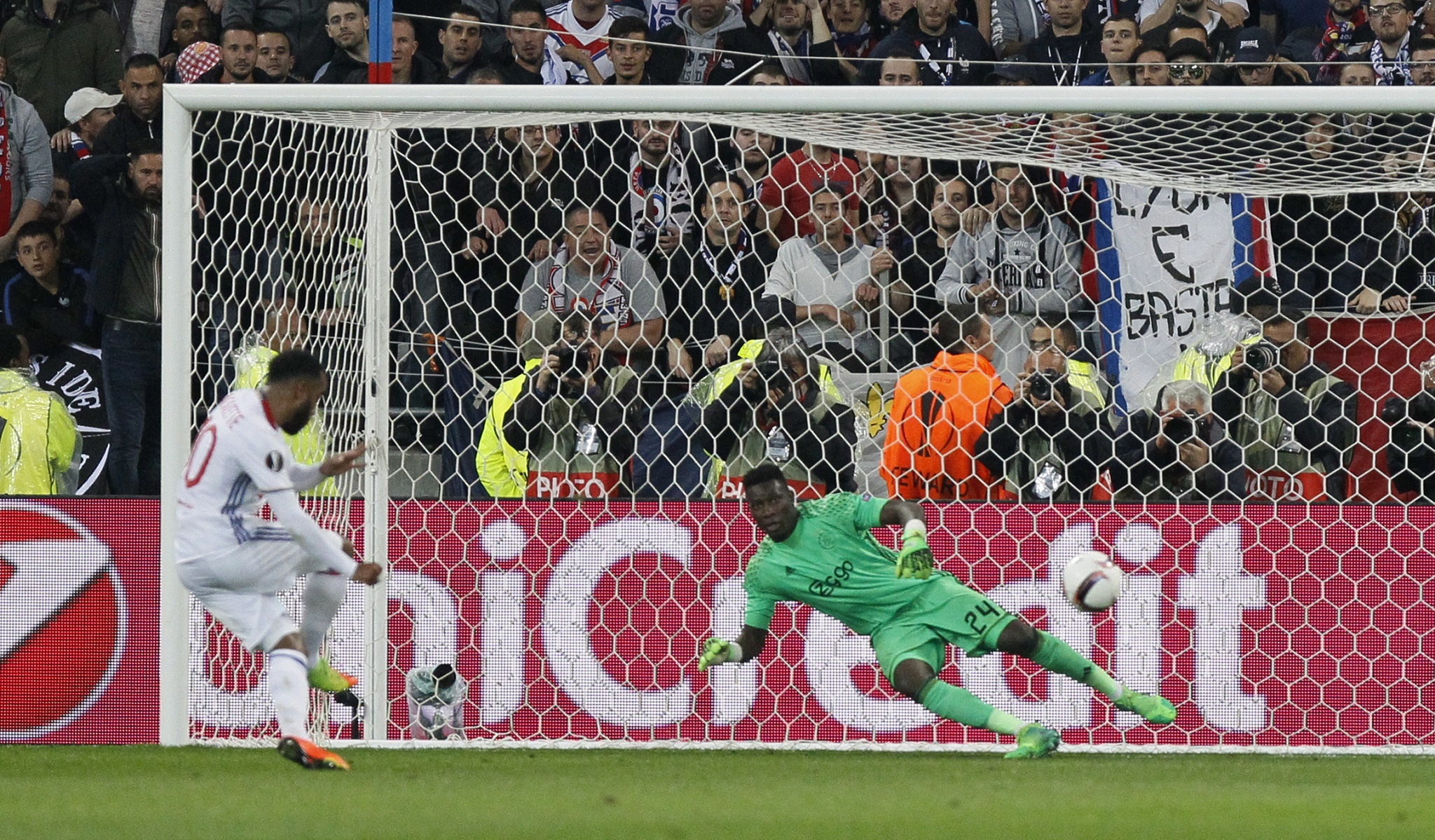 tran Lyon vs Ajax anh 4