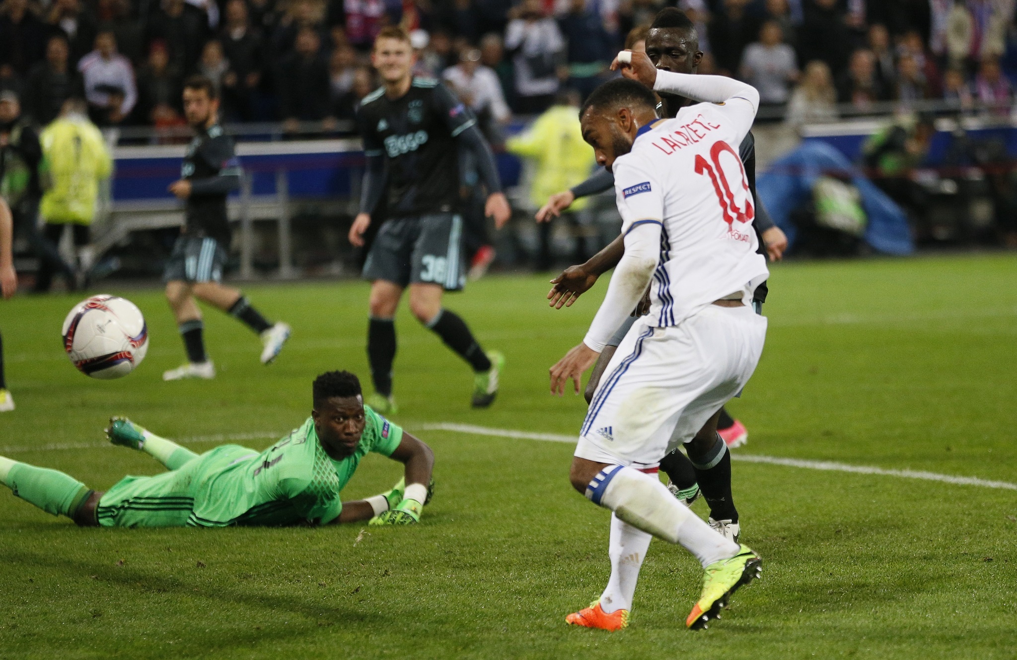 tran Lyon vs Ajax anh 6