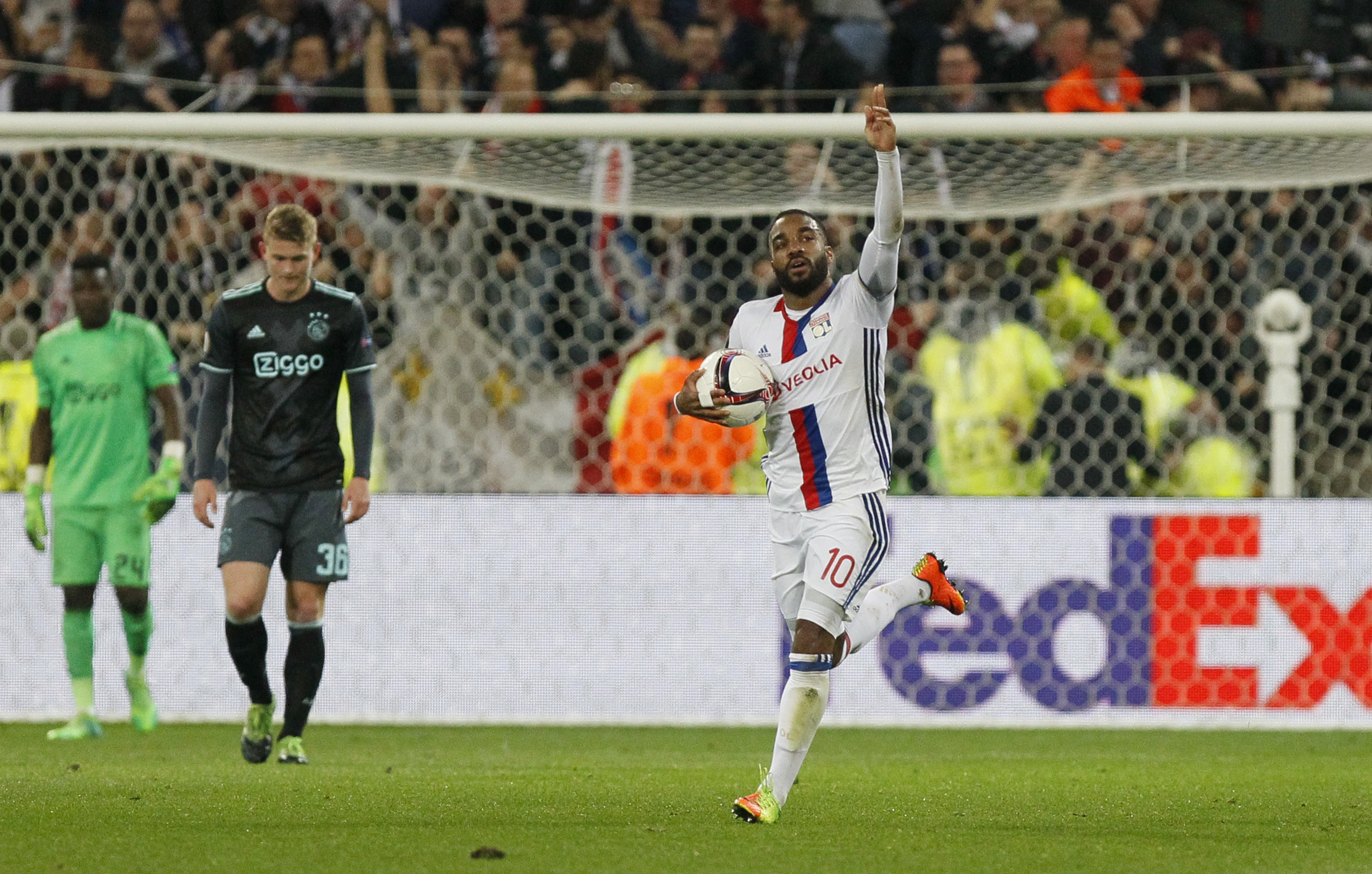 tran Lyon vs Ajax anh 7