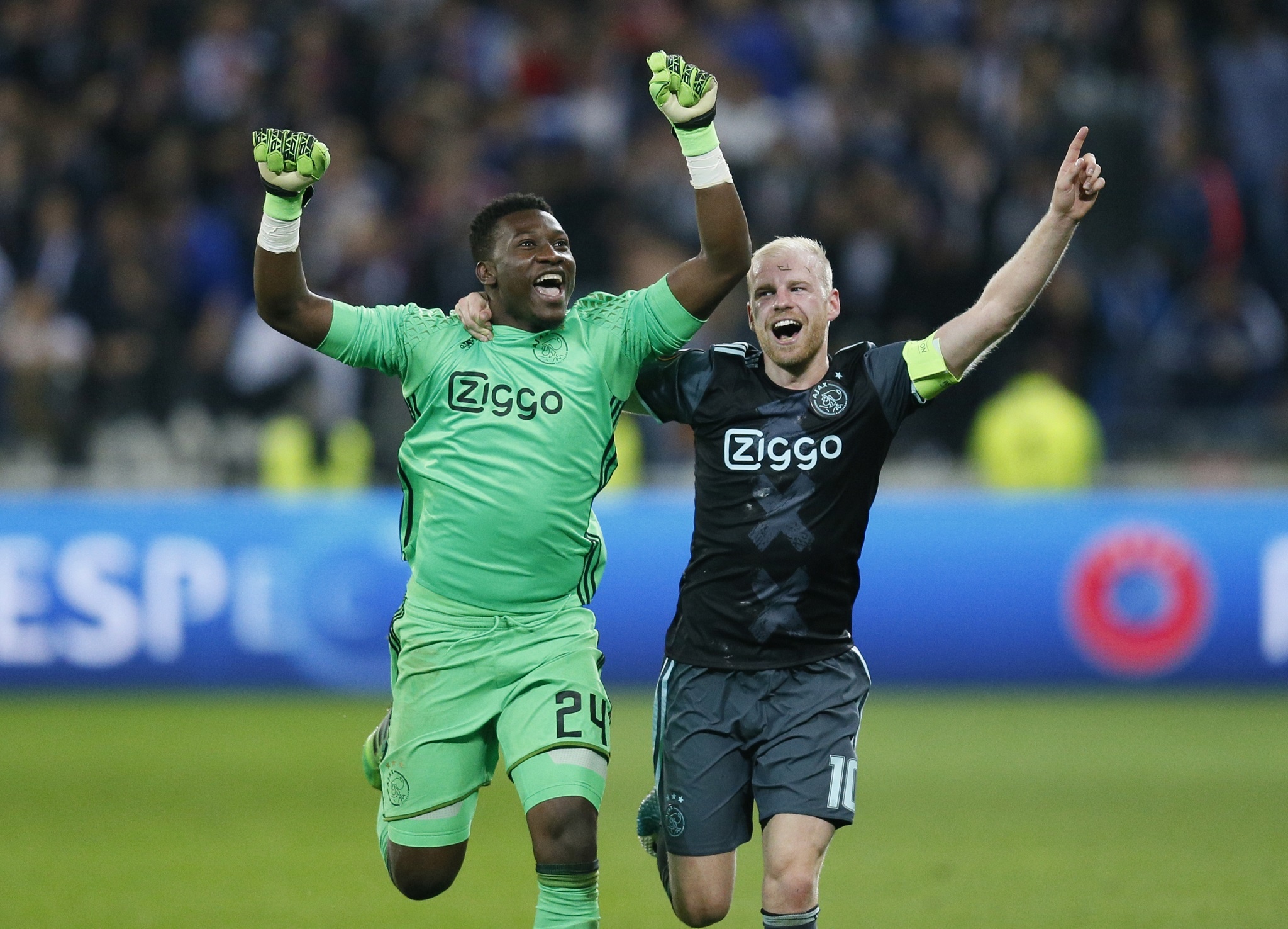 tran Lyon vs Ajax anh 11