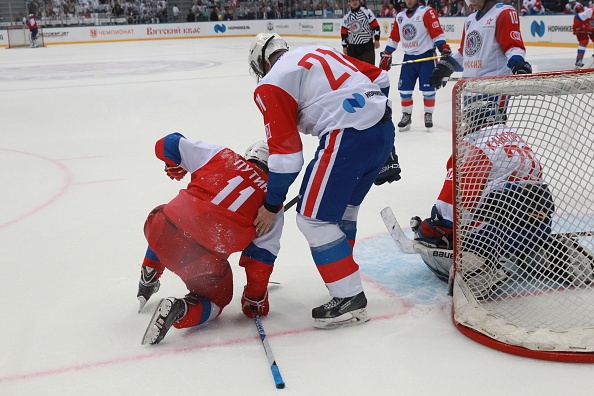 tong thong Putin choi khuc con cau tren bang anh 9