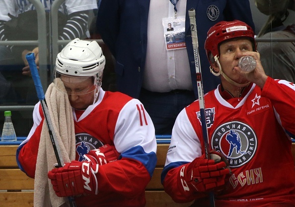 tong thong Putin choi khuc con cau tren bang anh 11