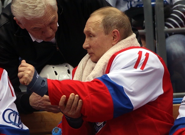 tong thong Putin choi khuc con cau tren bang anh 10