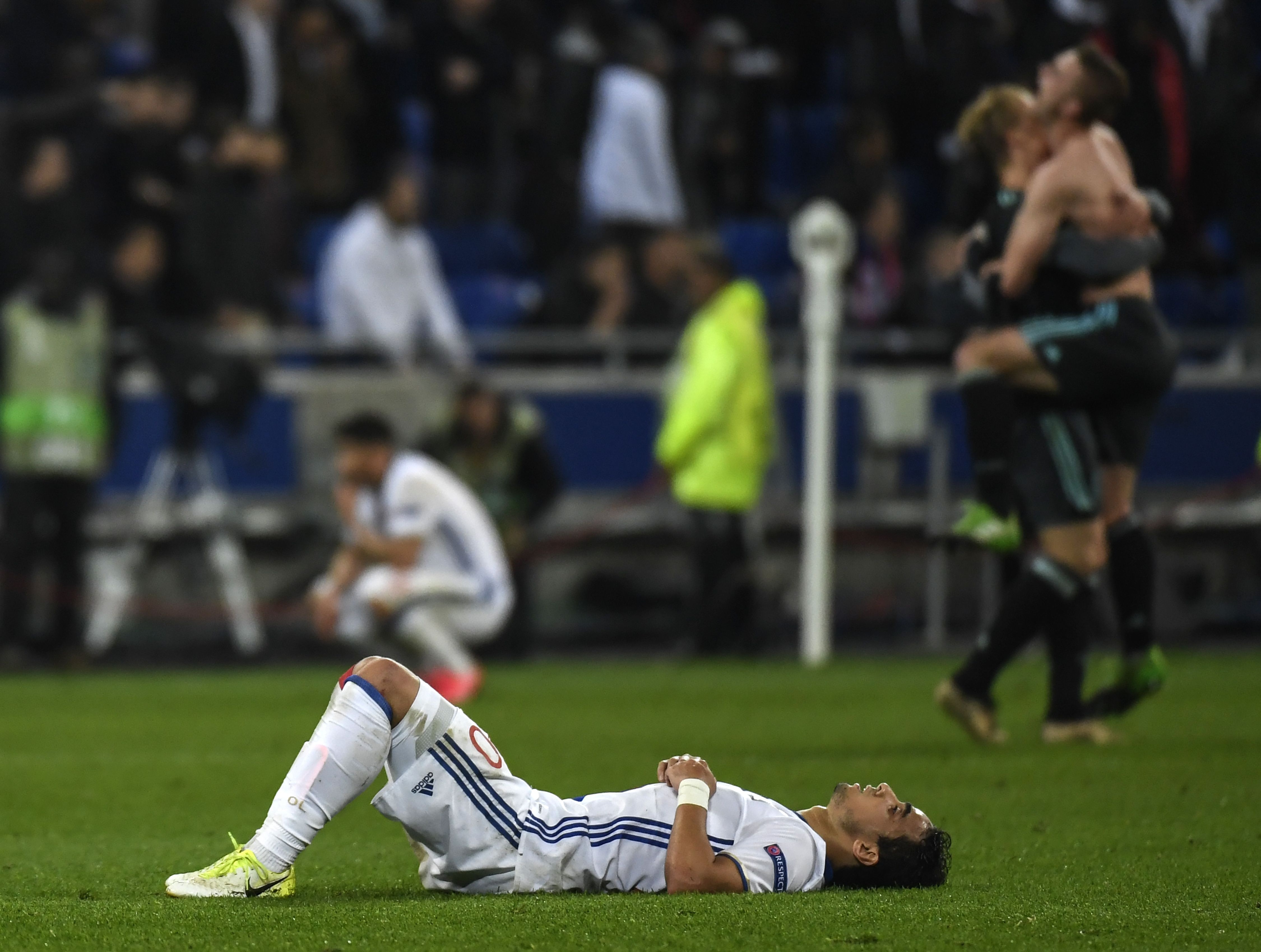 tran Lyon vs Ajax anh 10