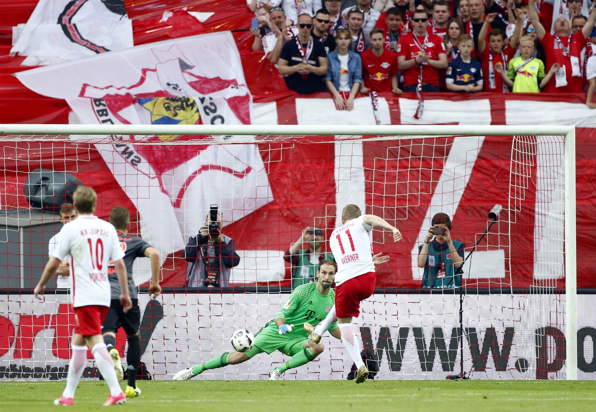 tran RB Leipzig vs Bayern anh 5