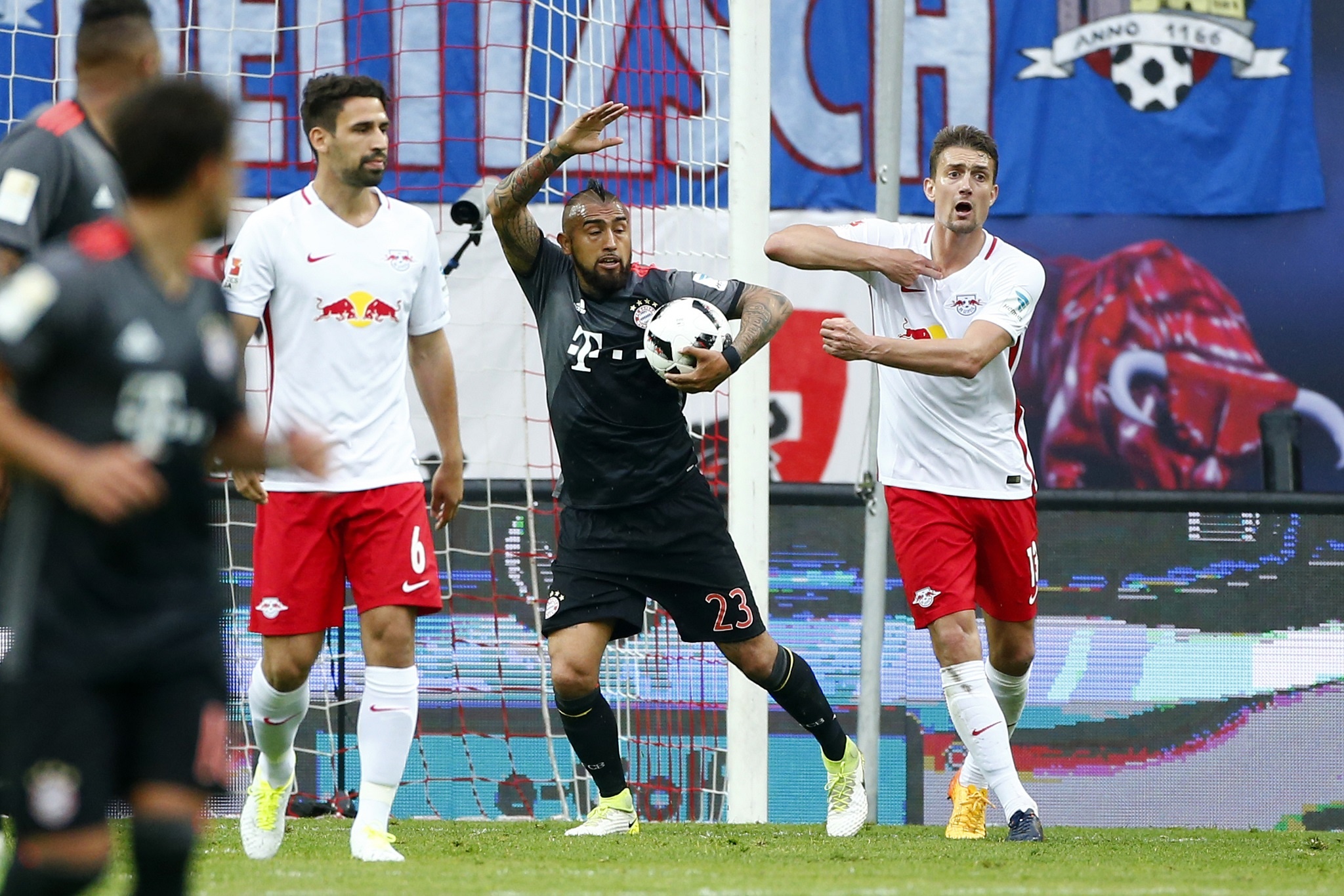 tran RB Leipzig vs Bayern anh 10