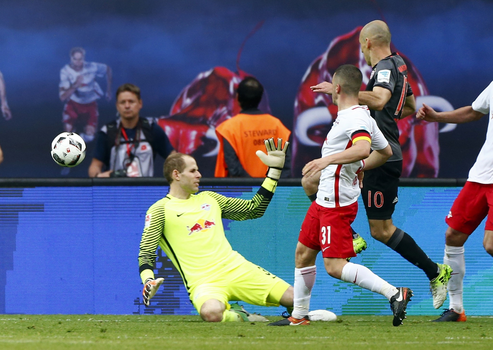 tran RB Leipzig vs Bayern anh 12