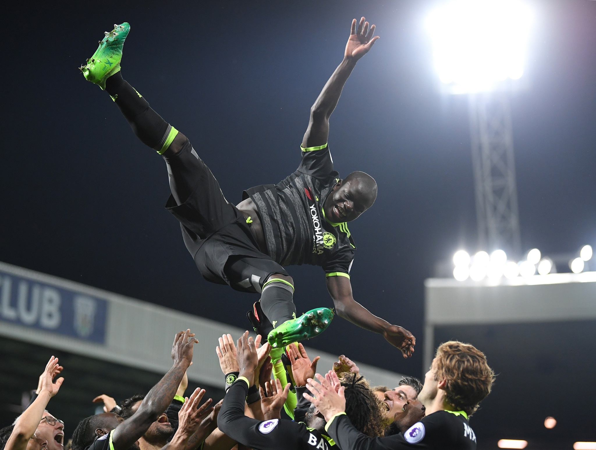 Chelsea vô địch Ngoại hạng Anh ảnh 3 Chelsea vo dich Ngoai hang Anh anh 3