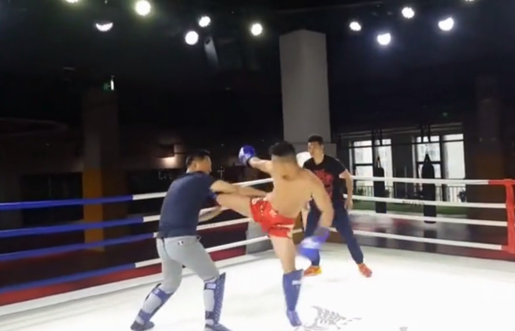 MMA thắng bát quái chưởng ảnh 1 MMA thang bat quai chuong anh 1