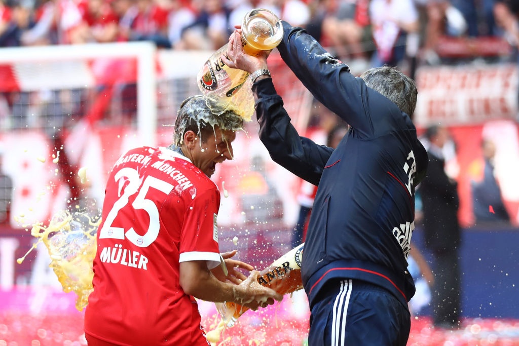 Bayern ăn mừng đĩa bạc ảnh 3 Bayern an mung dia bac anh 3