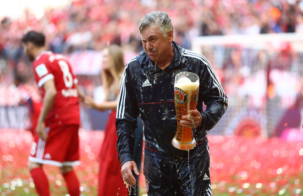 Bayern ăn mừng đĩa bạc ảnh 2 Bayern an mung dia bac anh 2