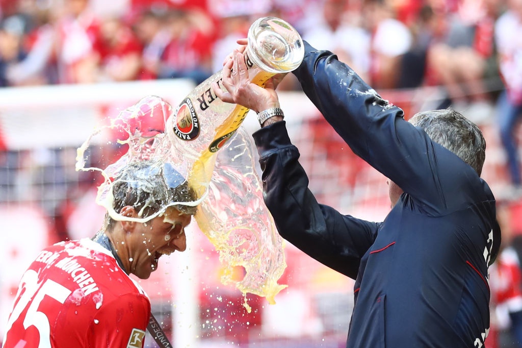 Ancelotti tuoi bia len dau cac hoc tro hinh anh